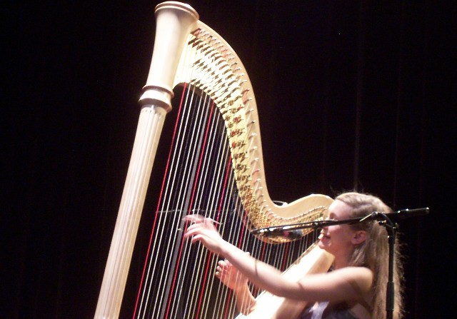Joanna Newsom + Alasdair Roberts en concert